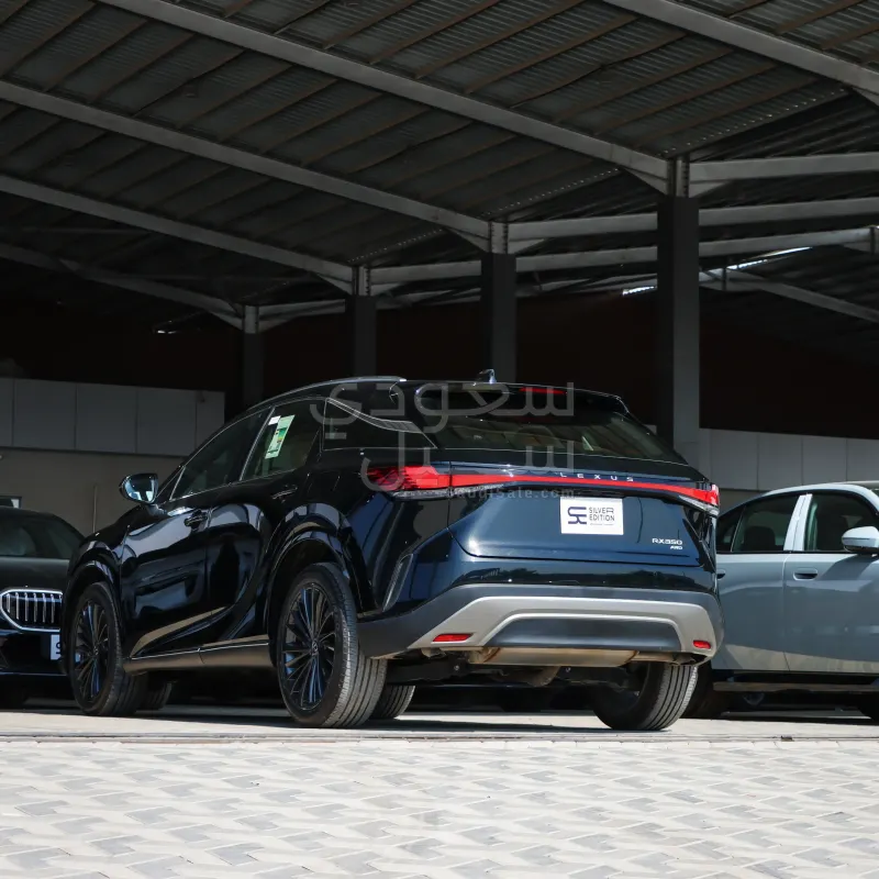 2024 لكزس أر إكس 350