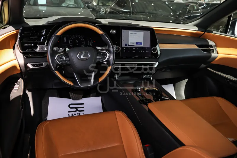 2024 لكزس أر إكس 350