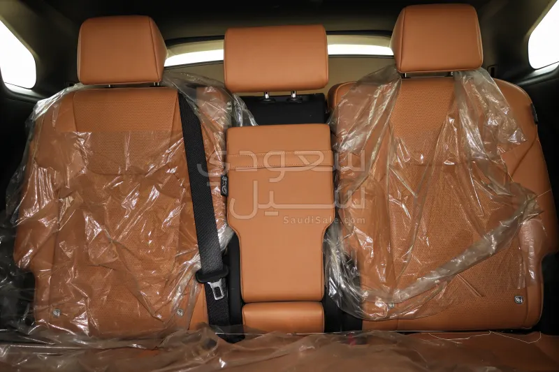 2024 لكزس أر إكس 350