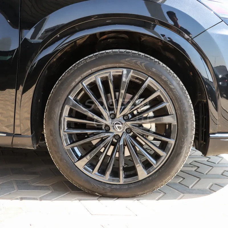 2024 لكزس أر إكس 350