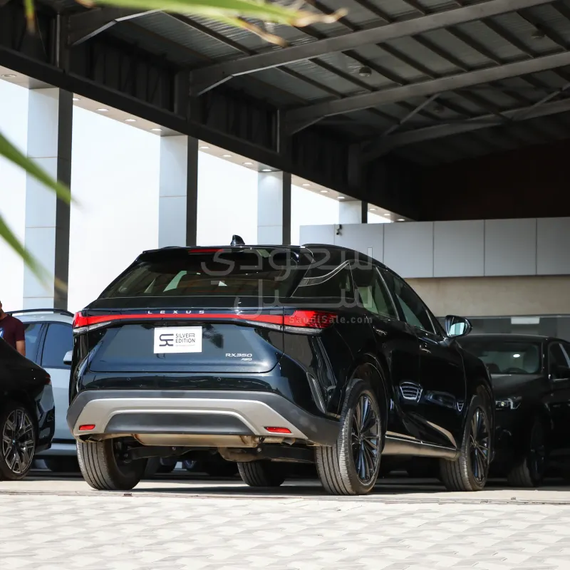 2024 لكزس أر إكس 350