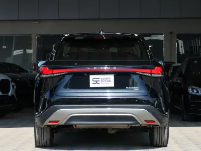 2024 لكزس أر إكس 350