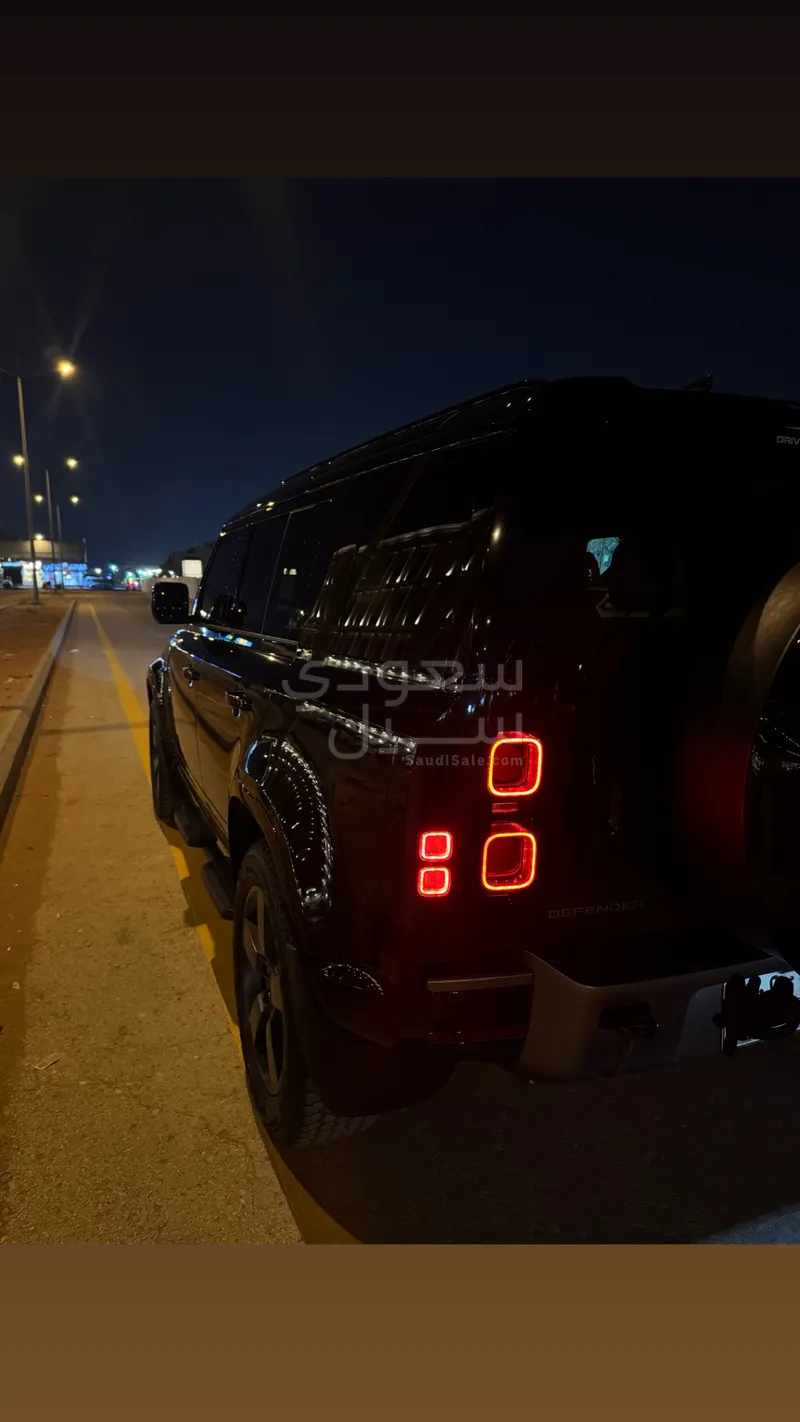 2025 لاند روفر ديفيندر 110