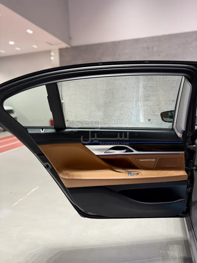 2021 بي ام دبليو الفئة السابعة 730 إل أي