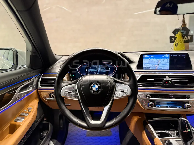 2021 بي ام دبليو الفئة السابعة 730 إل أي