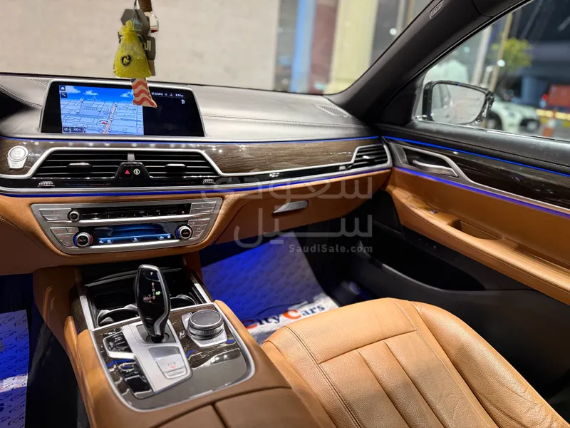 2021 بي ام دبليو الفئة السابعة 730 إل أي