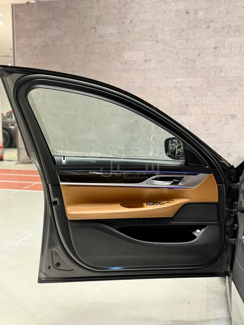 2021 بي ام دبليو الفئة السابعة 730 إل أي