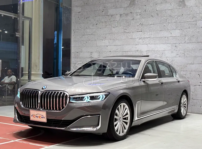 2021 بي ام دبليو الفئة السابعة 730 إل أي