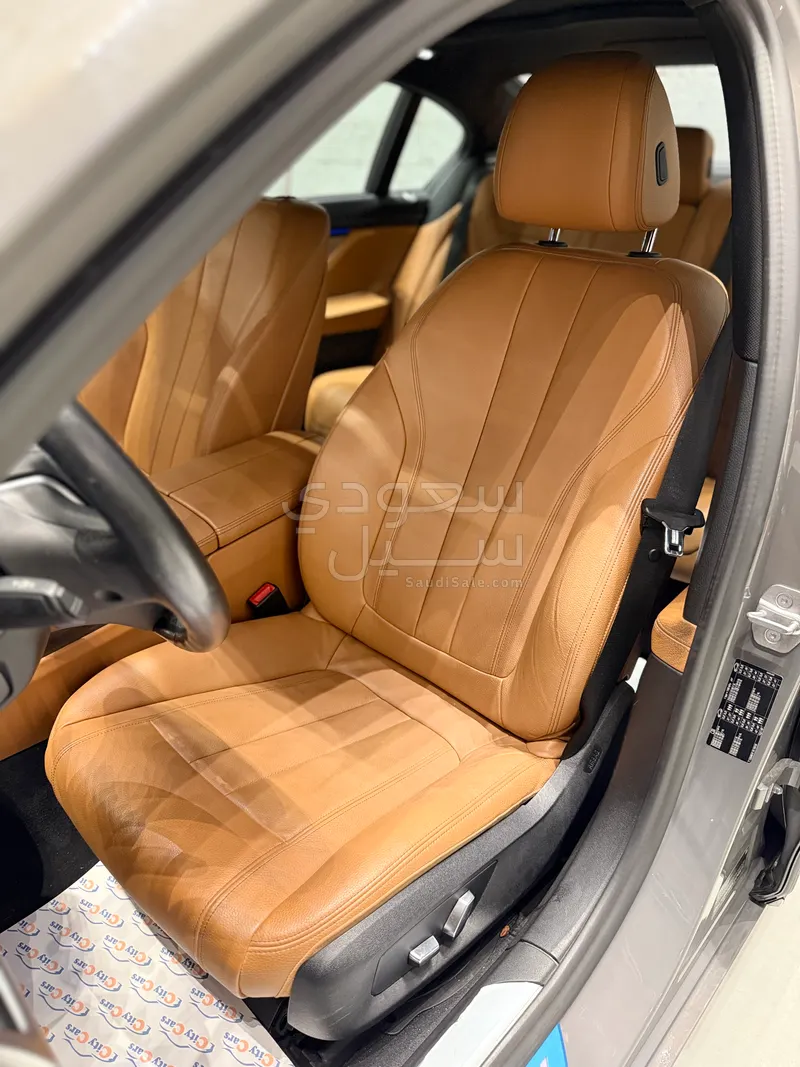 2021 بي ام دبليو الفئة السابعة 730 إل أي