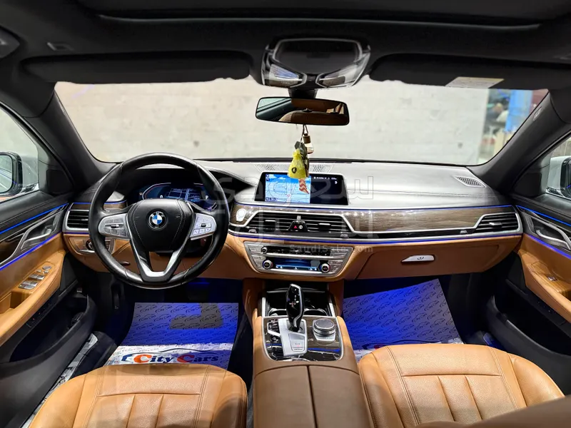 2021 بي ام دبليو الفئة السابعة 730 إل أي