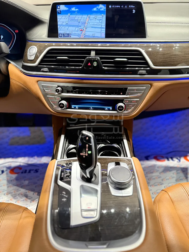 2021 بي ام دبليو الفئة السابعة 730 إل أي