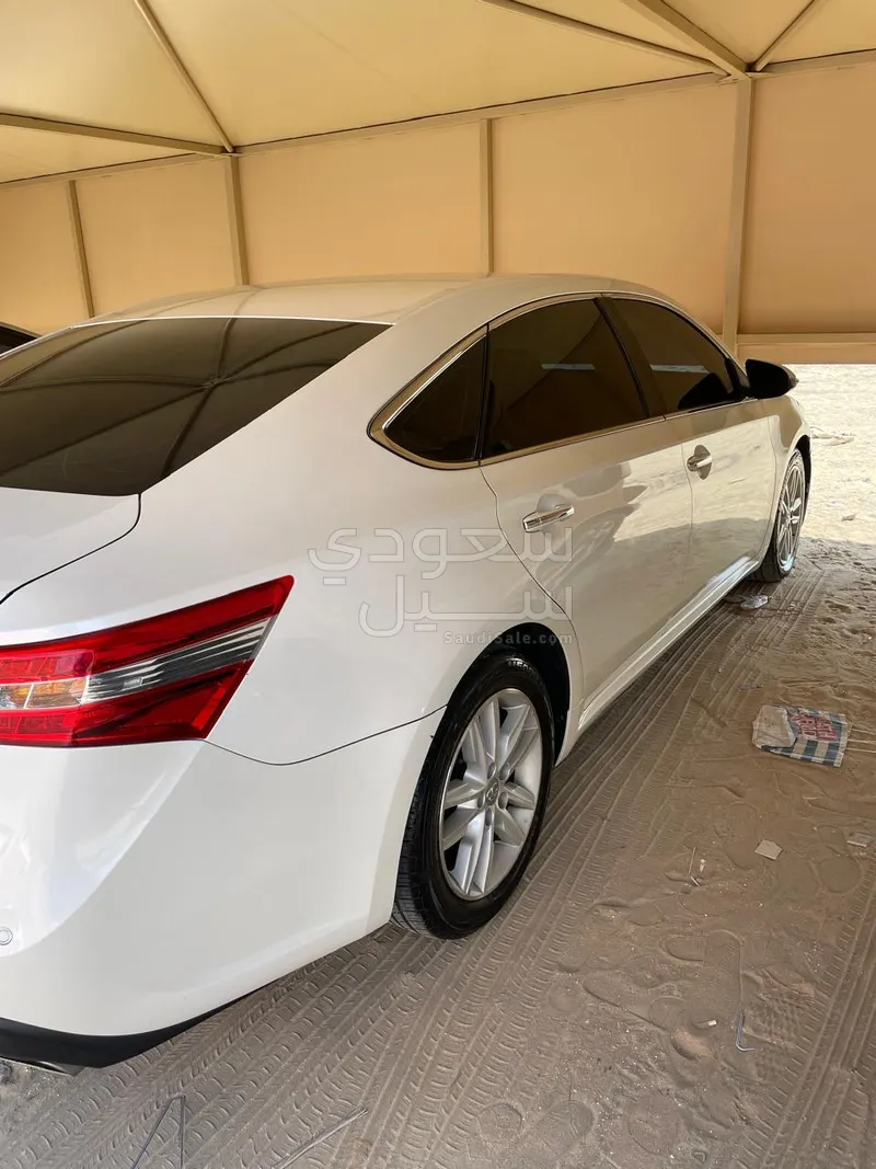 2015 تويوتا افالون