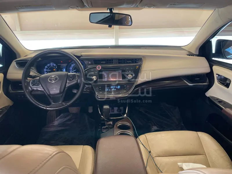 2015 تويوتا افالون