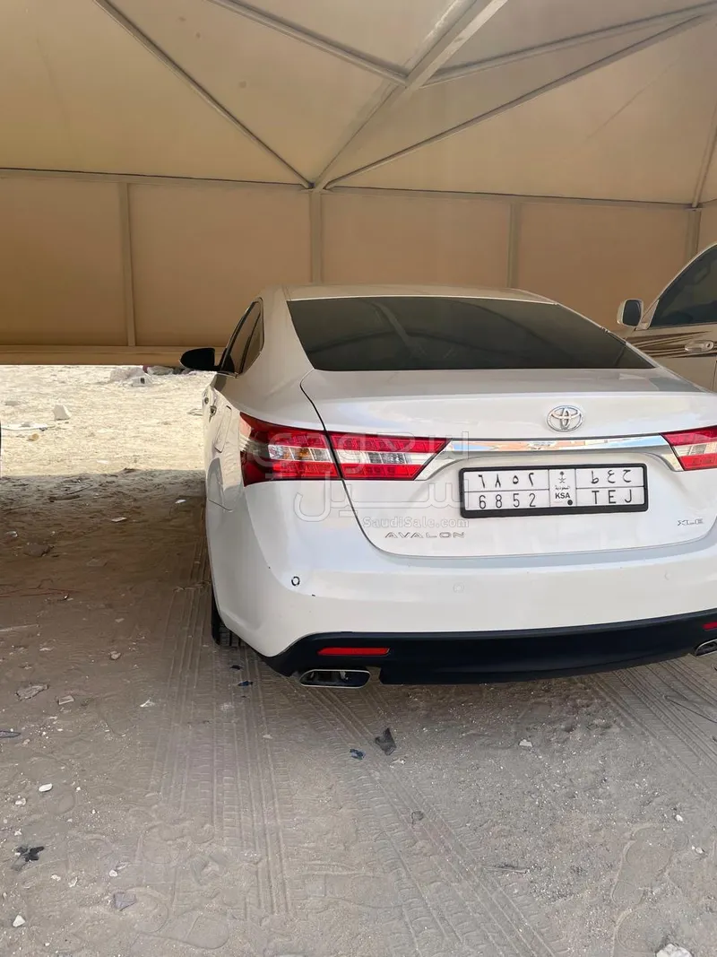 2015 تويوتا افالون