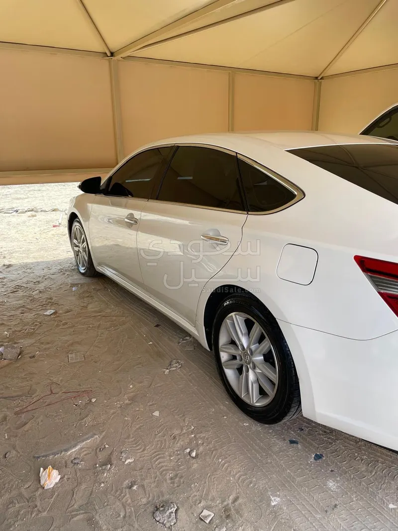 2015 تويوتا افالون