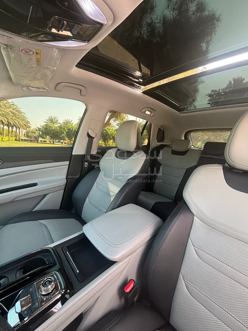 2023 فورد تيريتوري تيتانيوم بلس