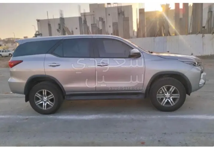 2025 تويوتا فورشنر جي اكس