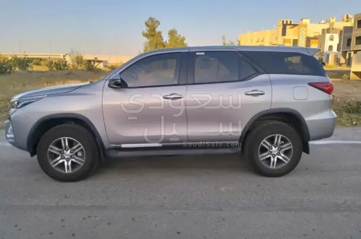 2025 تويوتا فورشنر جي اكس