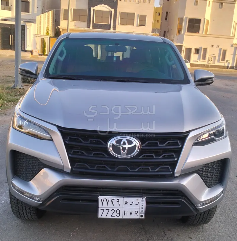 2025 تويوتا فورشنر جي اكس