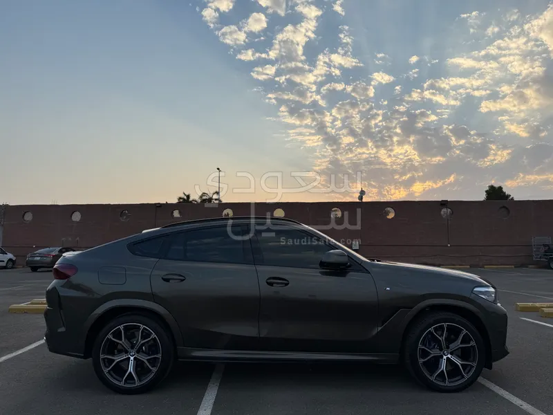 2021 بي ام دبليو الفئة اكس 6 إم كت