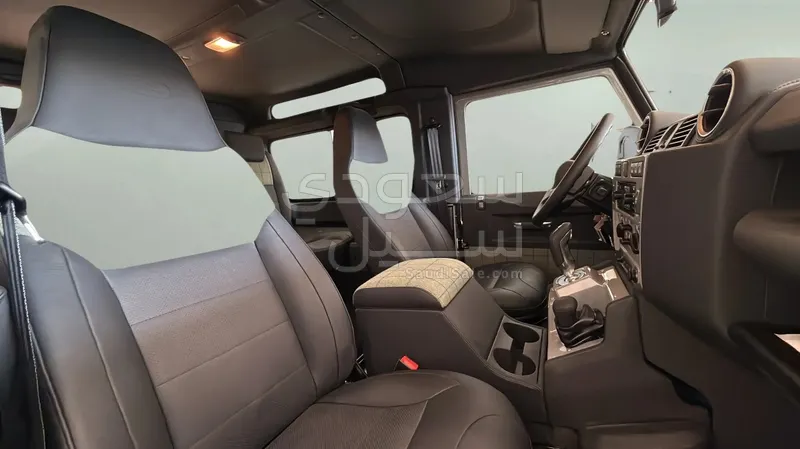 2012 لاند روفر ديفيندر 90