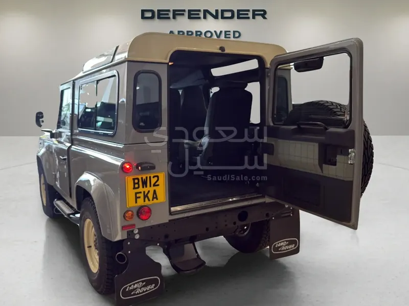 2012 لاند روفر ديفيندر 90
