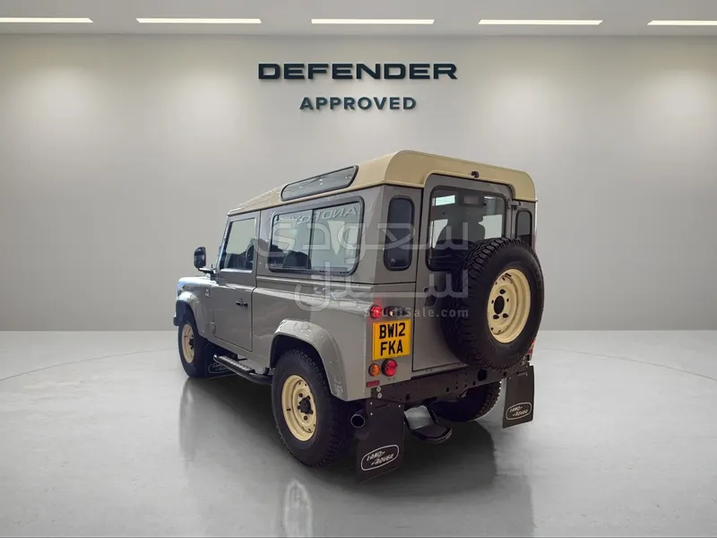 2012 لاند روفر ديفيندر 90