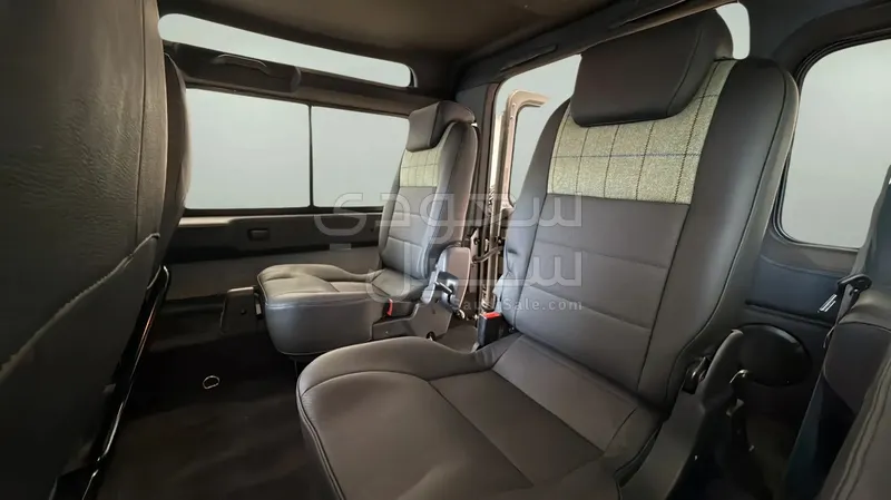 2012 لاند روفر ديفيندر 90