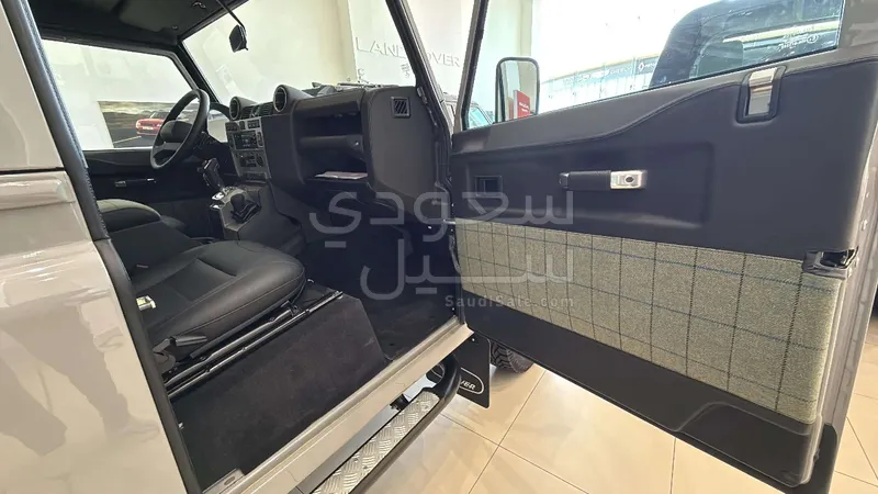 2012 لاند روفر ديفيندر 90