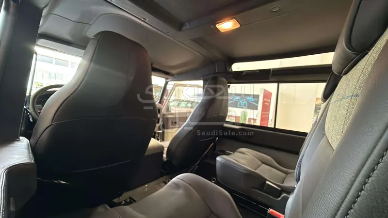 2012 لاند روفر ديفيندر 90