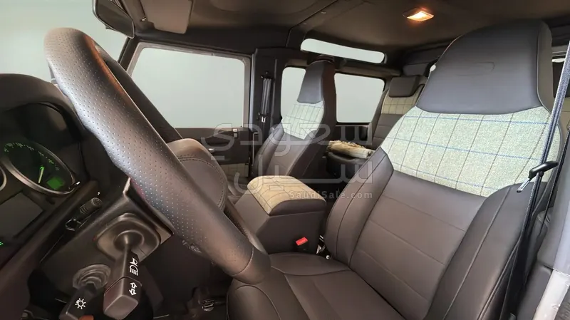 2012 لاند روفر ديفيندر 90