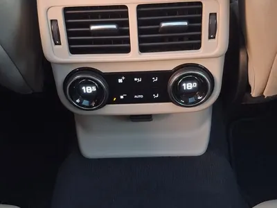 2023 لاند روفر رينج روفر فيلار أر - دايناميك