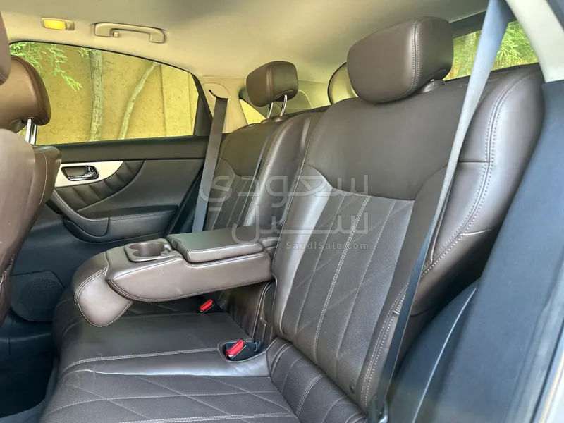 2019 انفينيتي كيو اكس 70