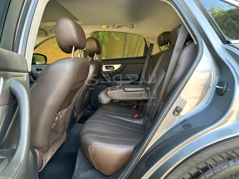 2019 انفينيتي كيو اكس 70