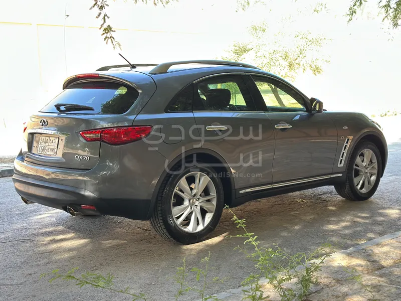 2019 انفينيتي كيو اكس 70
