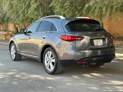 2019 انفينيتي كيو اكس 70