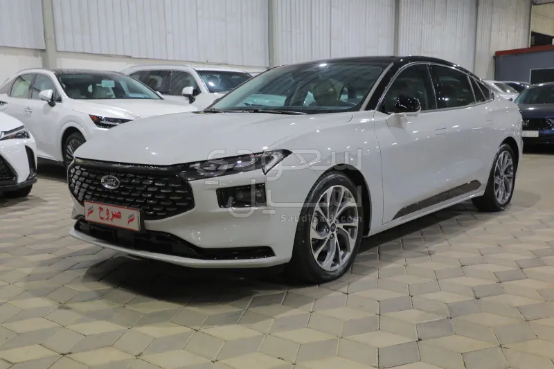 2025 فورد توروس تايتينيوم