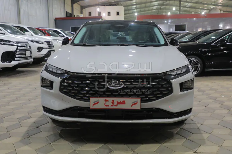 2025 فورد توروس تايتينيوم