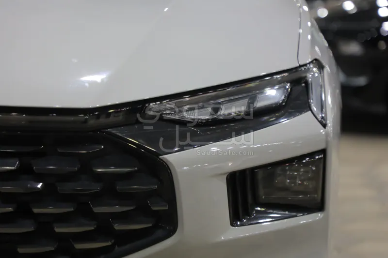 2025 فورد توروس تايتينيوم