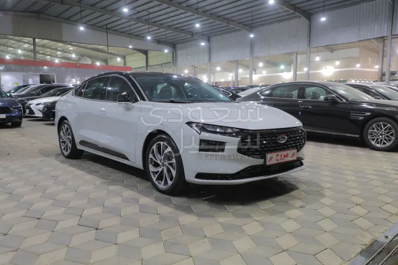 2025 فورد توروس تايتينيوم