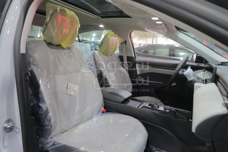 2025 فورد توروس تايتينيوم