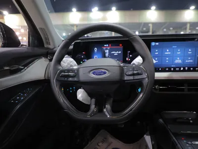 2025 فورد توروس تايتينيوم