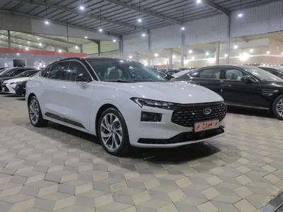 2025 فورد توروس تايتينيوم