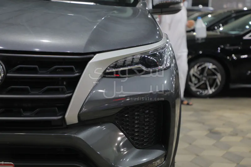 2025 تويوتا فورشنر جي اكس