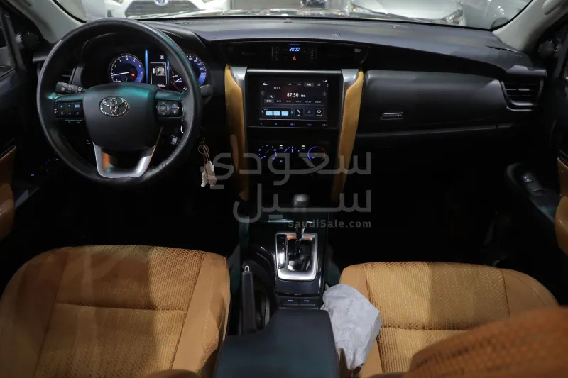 2025 تويوتا فورشنر جي اكس