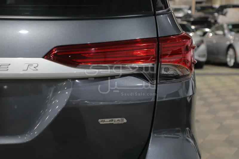 2025 تويوتا فورشنر جي اكس