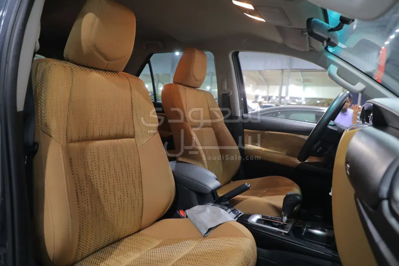 2025 تويوتا فورشنر جي اكس