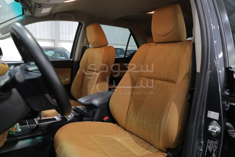 2025 تويوتا فورشنر جي اكس