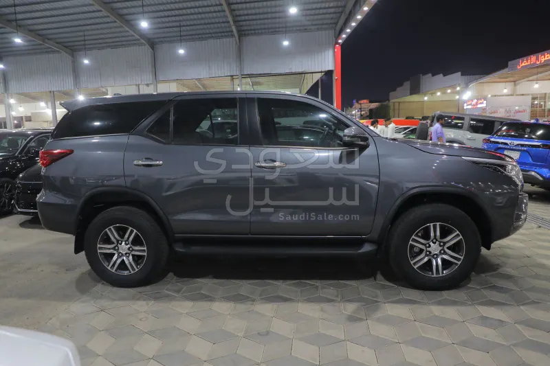 2025 تويوتا فورشنر جي اكس