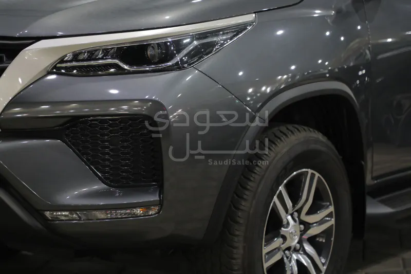 2025 تويوتا فورشنر جي اكس